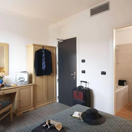 Mary Hotel 3*