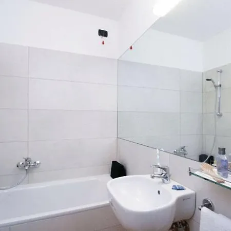 Hotel Mary 3*