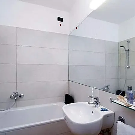 Hotel Mary 3*