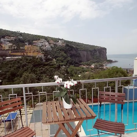 Hotel Mary 3*