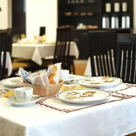 Hotel Mary 3*